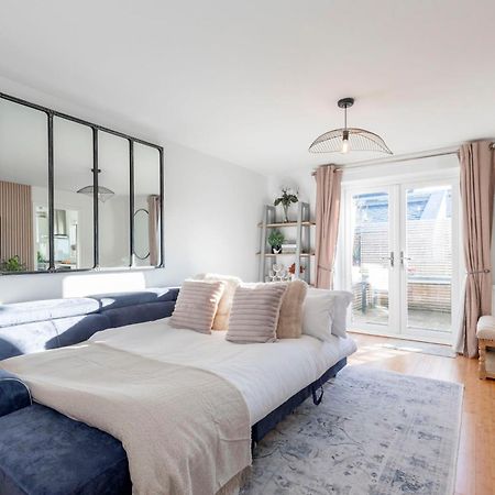 Cosy 2-Bed Apartment In Tivoli Челтнем Екстер'єр фото