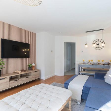 Cosy 2-Bed Apartment In Tivoli Челтнем Екстер'єр фото