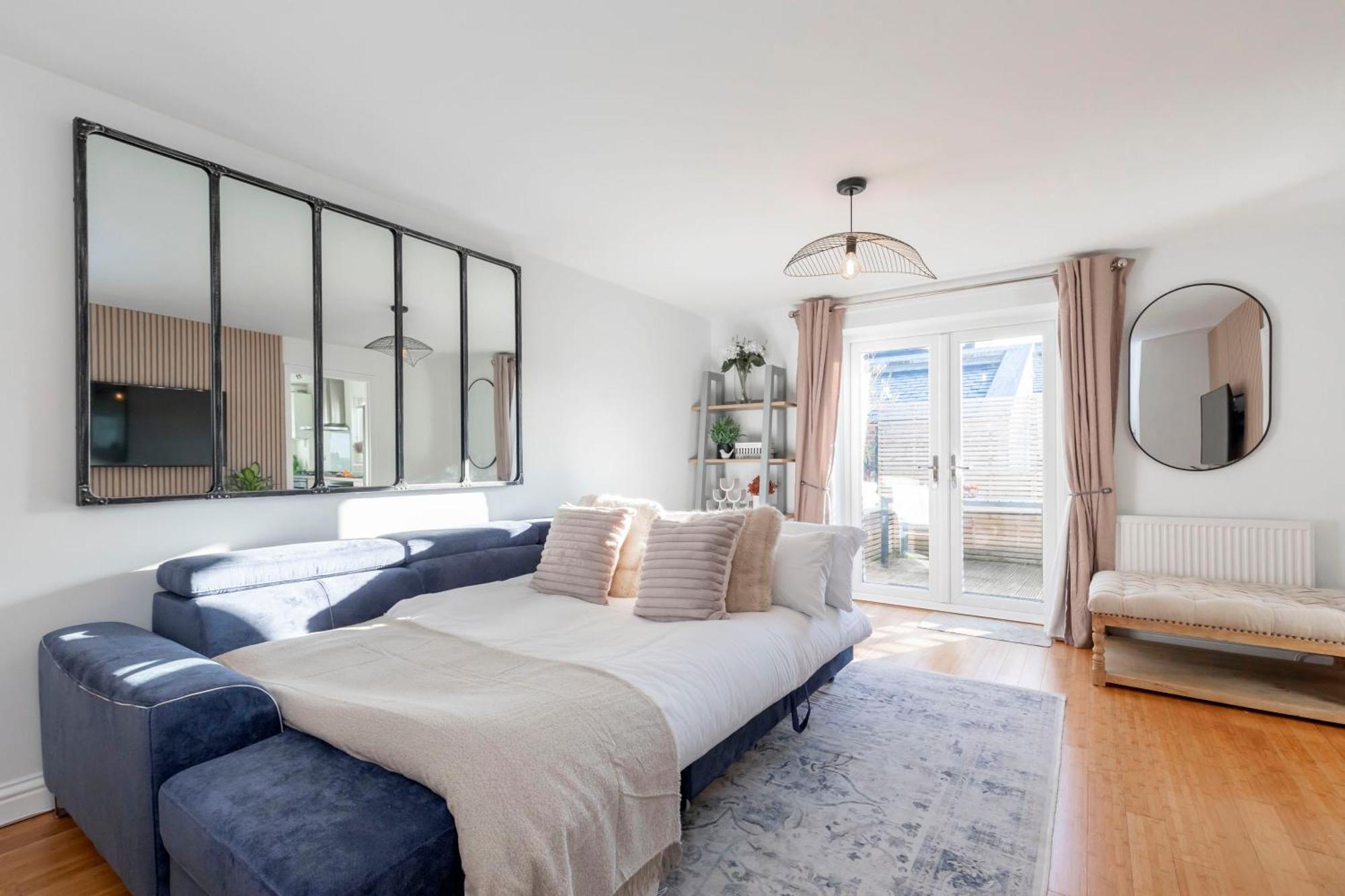 Cosy 2-Bed Apartment In Tivoli Челтнем Екстер'єр фото