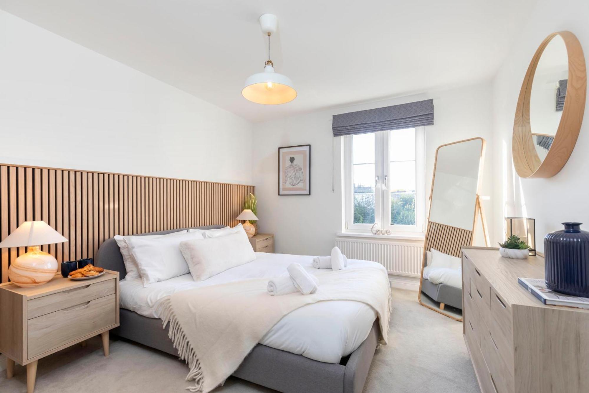 Cosy 2-Bed Apartment In Tivoli Челтнем Екстер'єр фото