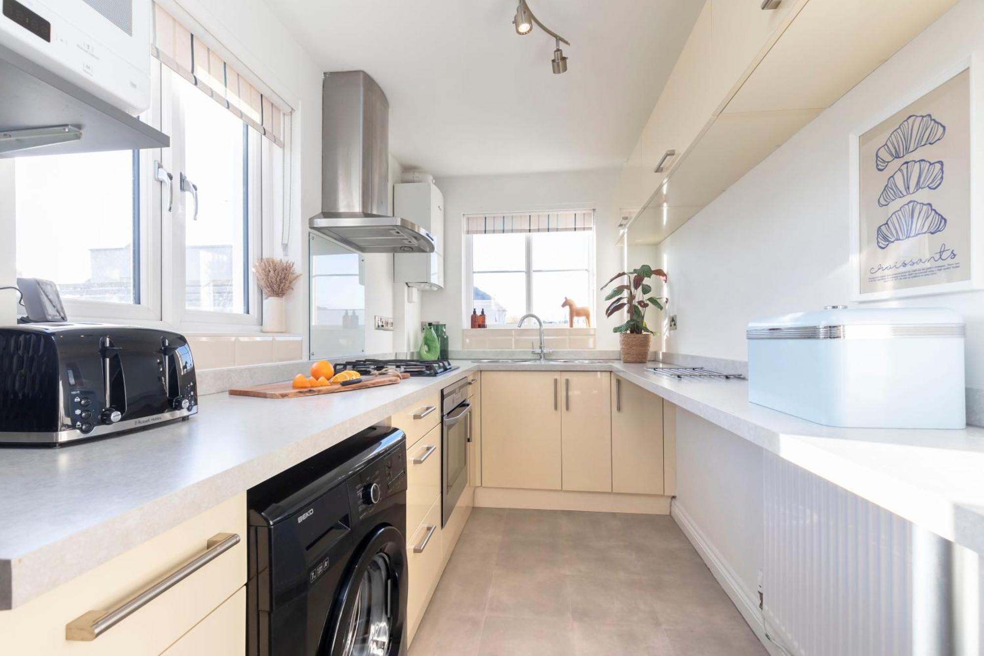 Cosy 2-Bed Apartment In Tivoli Челтнем Екстер'єр фото