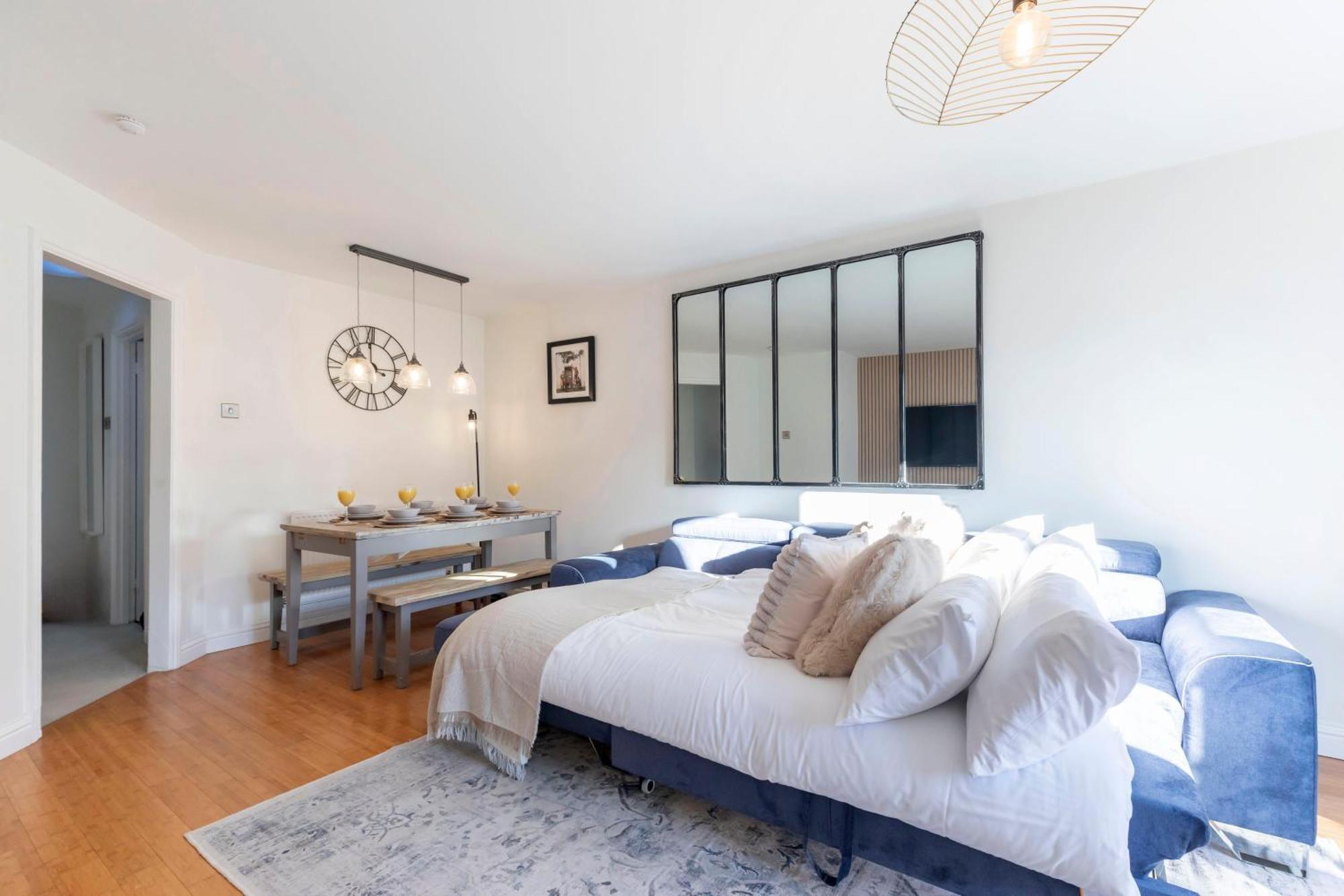 Cosy 2-Bed Apartment In Tivoli Челтнем Екстер'єр фото