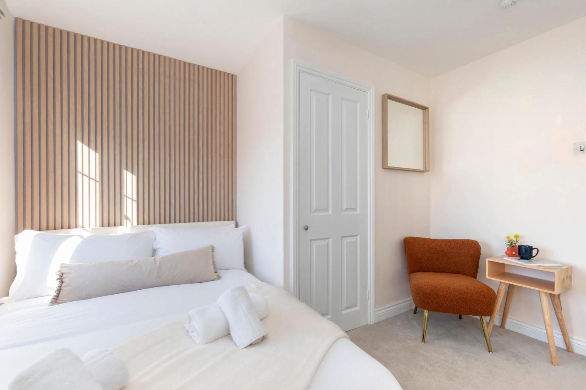 Cosy 2-Bed Apartment In Tivoli Челтнем Екстер'єр фото