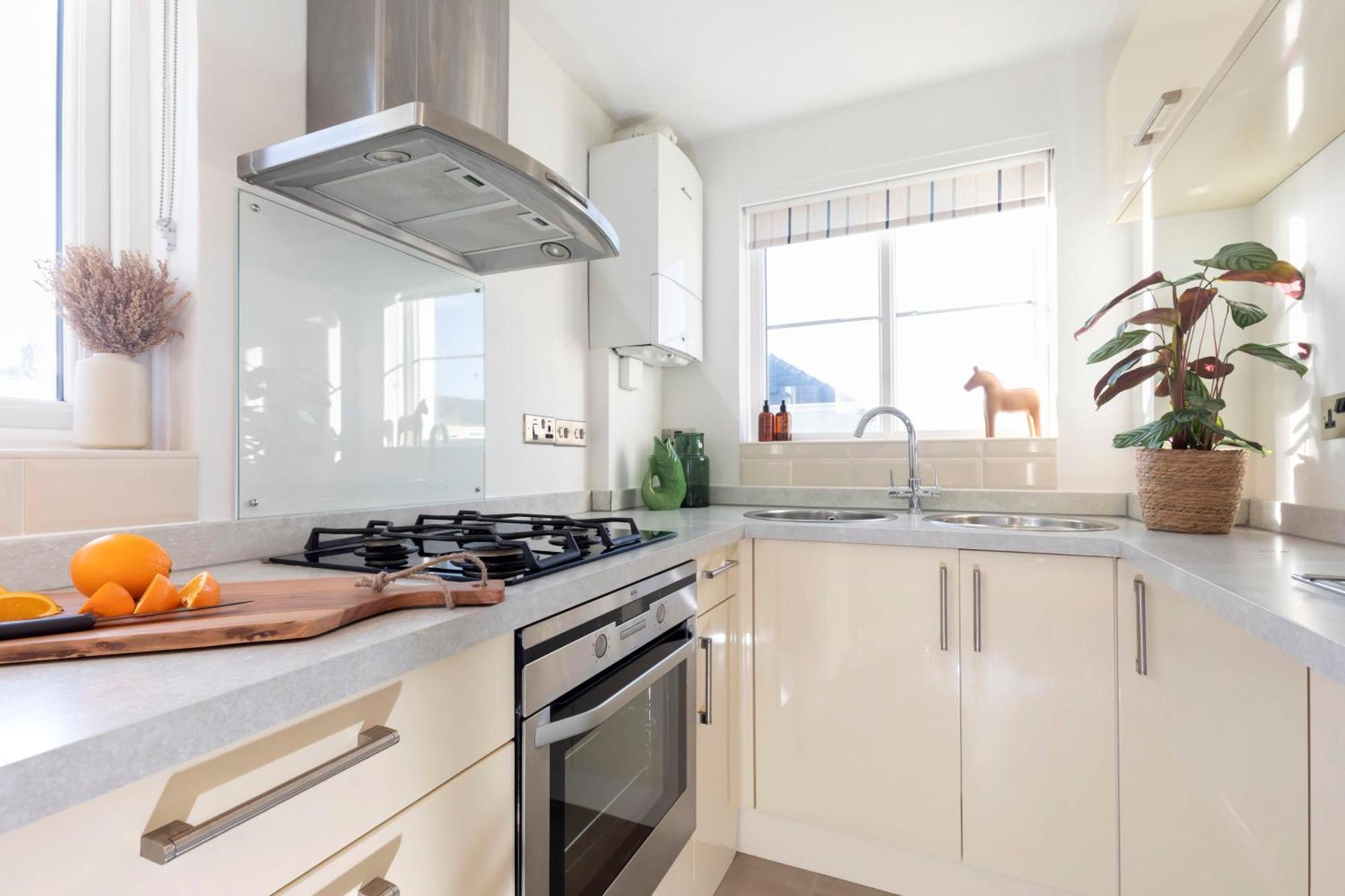 Cosy 2-Bed Apartment In Tivoli Челтнем Екстер'єр фото