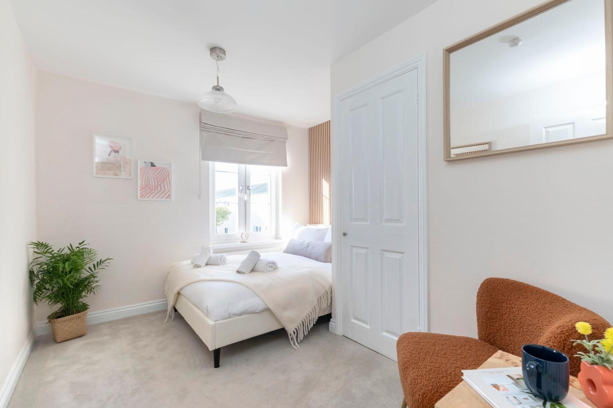 Cosy 2-Bed Apartment In Tivoli Челтнем Екстер'єр фото