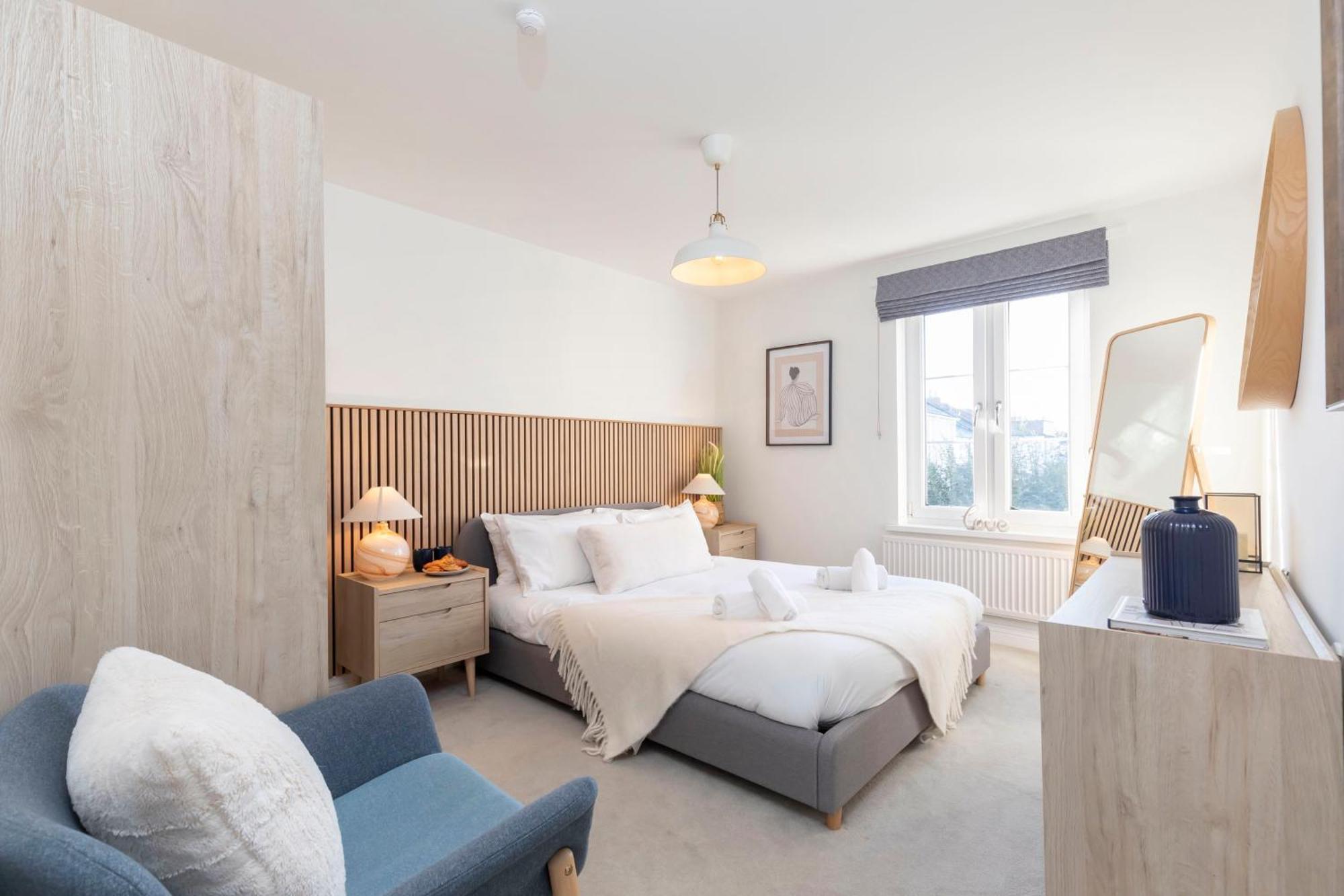 Cosy 2-Bed Apartment In Tivoli Челтнем Екстер'єр фото